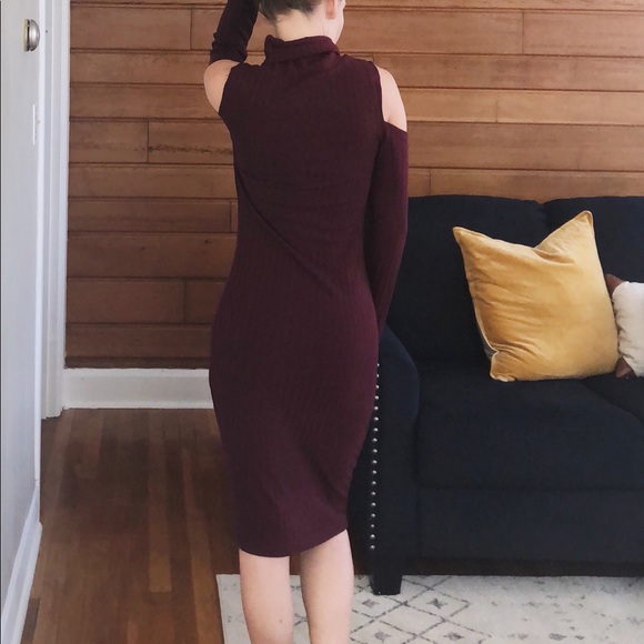 Burgundy Cold Shoulder Midi Dress - Picture 3 of 3